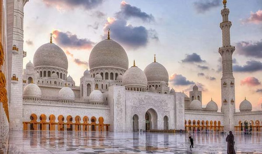 معماری مسجد جامع دبی: نگینی در قلب شهر مدرن