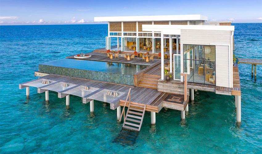 ویلا با استخر روی آب در Raffles Maldives Meradhoo